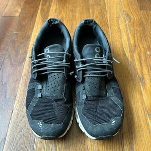 On Cloud Sneakers women’s size 8.5